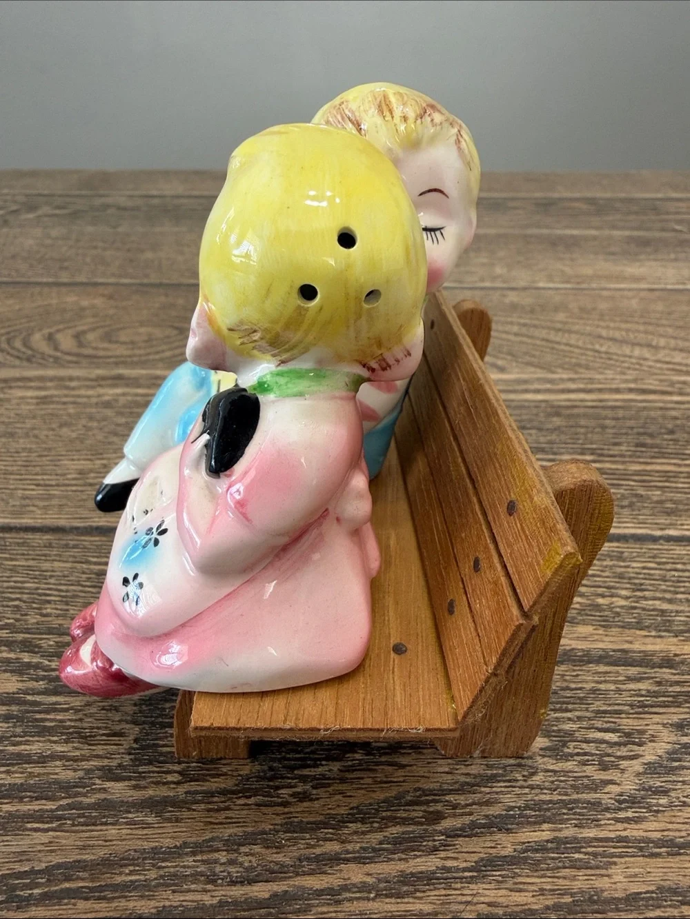 Mid-Century 3-Piece Salt Pepper Shakers Girl Boy Kissing Japan Vtg Shelf Sitters